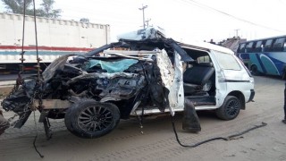 শিবপুরে বাস-মাইক্রোবাস সংঘর্ষে একজন নিহত, আহত ৭