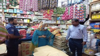 পলাশে ভোজ্যতেলের রশিদ দেখাতে না পারায় জরিমানা