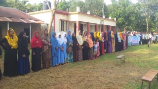 বেলাবতে দুই সন্তানসহ গৃহবধূ হত্যার প্রতিবাদে মানববন্ধন  