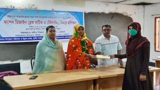 পলাশে দরিদ্র যুব মহিলাদের ফ্যাশন ডিজাইন প্রশিক্ষণ সম্পন্ন