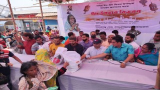 নরসিংদীতে সাবেক পৌর মেয়রের উদ্যোগে সুবিধাবঞ্চিত মানুষের মধ্যে ঈদ সামগ্রী বিতরণ