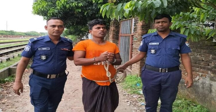 রেলওয়ে স্টেশনে তরুণী হেনস্তার ঘটনায় এক আসামির রিমান্ড মঞ্জুর রেলওয়ে স্টেশনে তরুণী হেনস্তার ঘটনায় এক আসামির রিমান্ড মঞ্জুর