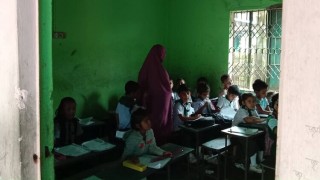 শিবপুরে সরকারি নির্দেশনা উপেক্ষা করে পাঠদান কার্যক্রম