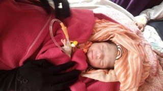 মনোহরদীতে রাস্তার পাশে পড়েছিল পলিথিনে মোড়ানো নবজাতক