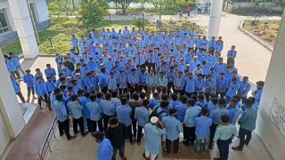 সেমিস্টার ফি কমানোর দাবিতে নরসিংদী তাঁত প্রশিক্ষণ ইনস্টিটিউটে ক্লাস-পরীক্ষা বর্জন