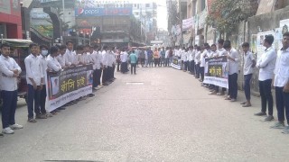 মাধবদীতে থুতু ফেলায় কিশোরকে কুপিয়ে হত্যাকারীদের বিচার দাবিতে মানববন্ধন মাধবদীতে থুতু ফেলায় কিশোরকে কুপিয়ে হত্যাকারীদের বিচার দাবিতে মানববন্ধন