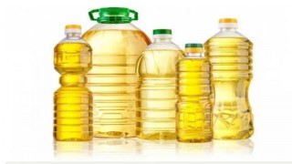 বাজারে লাগামহীন তেল-আটা ও চিনির দাম বাজারে লাগামহীন তেল-আটা ও চিনির দাম