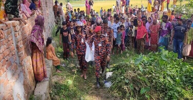 ঘোড়াদিয়ায় সেপটিক ট্যাংক থেকে ৩ বছরের শিশুর লাশ উদ্ধার ঘোড়াদিয়ায় সেপটিক ট্যাংক থেকে ৩ বছরের শিশুর লাশ উদ্ধার