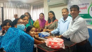 পলাশে বিভিন্ন বিদ্যালয়ে সাংস্কৃতিক সরঞ্জামাদী বিতরণ