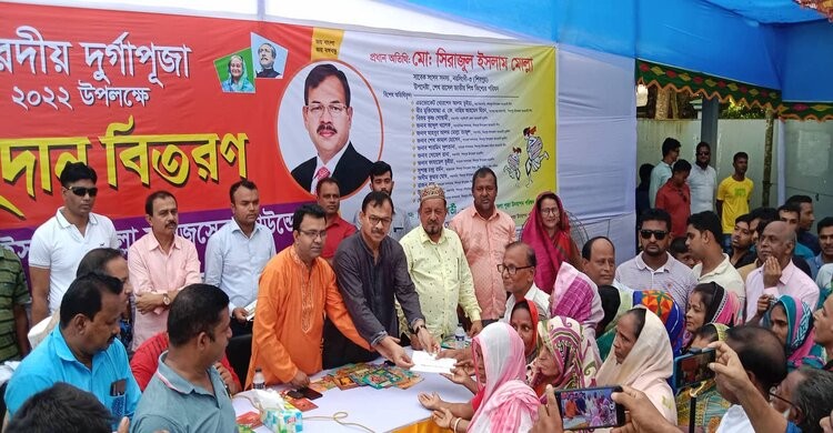 শিবপুরে ৭১টি পূজামন্ডপে সাবেক এমপির অনুদান বিতরণ শিবপুরে ৭১টি পূজামন্ডপে সাবেক এমপির অনুদান বিতরণ
