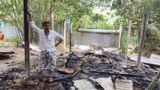 রায়পুরায় মাদক সেবনে বাঁধা দেয়ায় বৃদ্ধের বাড়িতে আগুন লাগানোর অভিযোগ