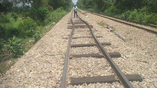 ব্রাহ্মণবাড়িয়ায় ৮ ঘন্টা পর ট্রেন চলাচলের উপযোগী হলো গরমে বাঁকা হওয়া রেললাইন