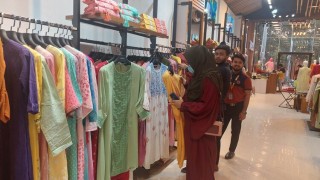 নরসিংদীতে এখনও জমেনি ঈদের কেনাকাটা