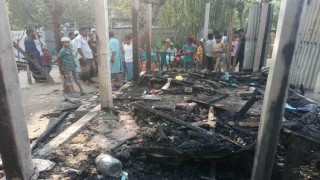 রায়পুরায় পুড়ে ছাই হলো দরিদ্র ব্যক্তির বসতঘর 