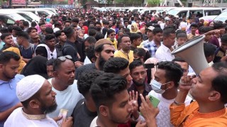 ঈদকে ঘিরে ড্রিম হলিডে পার্কে দর্শনার্থীদের উপচেপড়া ভিড় ঈদকে ঘিরে ড্রিম হলিডে পার্কে দর্শনার্থীদের উপচেপড়া ভিড়