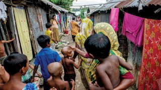 দেশে গরিব মানুষের সংখ্যা আরও কমেছে: বিবিএসের জরিপ