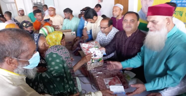 নরসিংদীতে ১৭ হাজার মানুষের মাঝে ঈদ উপহার বিতরণ নরসিংদীতে ১৭ হাজার মানুষের মাঝে ঈদ উপহার বিতরণ