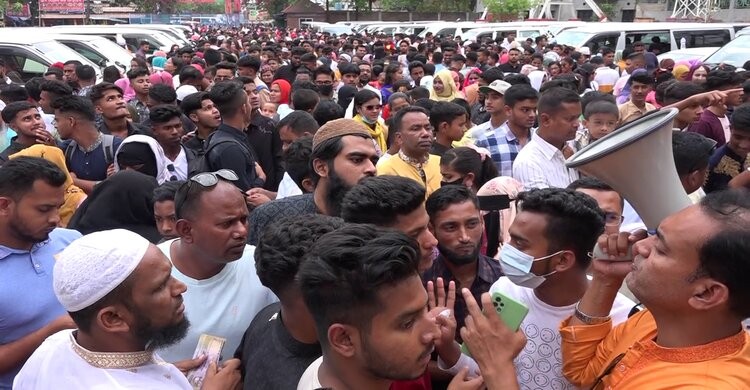 ঈদকে ঘিরে ড্রিম হলিডে পার্কে দর্শনার্থীদের উপচেপড়া ভিড় ঈদকে ঘিরে ড্রিম হলিডে পার্কে দর্শনার্থীদের উপচেপড়া ভিড়
