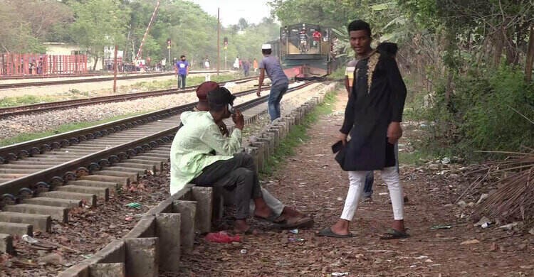 নরসিংদীতে বাড়ছে ট্রেনে কাটাপড়ে মৃত্যুর সংখ্যা, ১ বছরে ৪৭ জন নিহত নরসিংদীতে বাড়ছে ট্রেনে কাটাপড়ে মৃত্যুর সংখ্যা, ১ বছরে ৪৭ জন নিহত