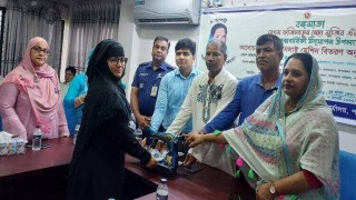 পলাশে বঙ্গমাতার জন্মদিনে ৭ নারী পেল সেলাই মেশিন ও নগদ অর্থ