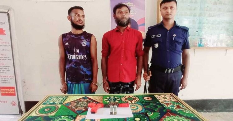 রায়পুরায় ওয়ান শুটারগান ও কার্তুজ সহ দুইজন গ্রেপ্তার রায়পুরায় ওয়ান শুটারগান ও কার্তুজ সহ দুইজন গ্রেপ্তার
