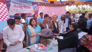 রায়পুরায় শীতবস্ত্র বিতরণ করলেন জাতীয় প্রেসক্লাব সভাপতি