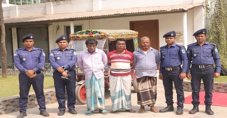 নরসিংদীতে চালক খুন করে ইজিবাইক ছিনতাই: বন্ধুসহ ৩ জন গ্রেপ্তার নরসিংদীতে চালক খুন করে ইজিবাইক ছিনতাই: বন্ধুসহ ৩ জন গ্রেপ্তার