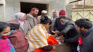 নরসিংদীতে দুস্থ শীতার্ত মানুষের মাঝে কম্বল বিতরণ