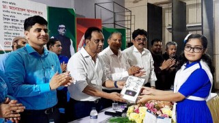 পলাশে ৩০০ শিক্ষার্থী পেলো প্রধানমন্ত্রীর শিক্ষা উপকরণ ট্যাব