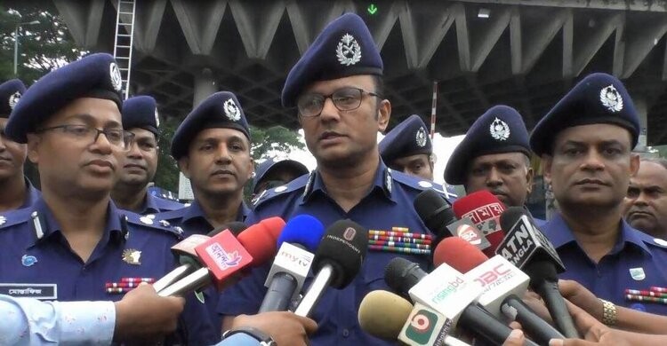 ফিটনেসবিহীন যানবাহনসহ নানা অপরাধের বিরুদ্ধে কঠোরভাবে আইন প্রয়োগ করা হচ্ছে: অতিরিক্ত আইজিপি ফিটনেসবিহীন যানবাহনসহ নানা অপরাধের বিরুদ্ধে কঠোরভাবে আইন প্রয়োগ করা হচ্ছে: অতিরিক্ত আইজিপি