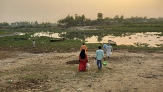 রায়পুরারে চর আড়ালিয়া ইউনিয়নে সেতুর অভাবে নদী পারাপারে দুর্ভোগ 