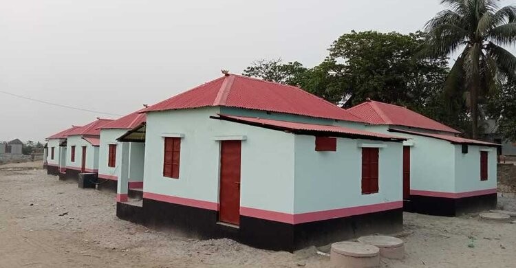 ভূমি ও গৃহহীন মুক্ত জেলা হতে যাচ্ছে নরসিংদী ভূমি ও গৃহহীন মুক্ত জেলা হতে যাচ্ছে নরসিংদী