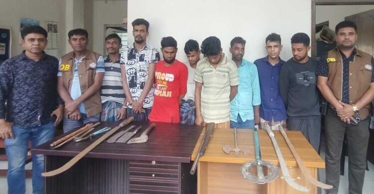 নরসিংদীতে অস্ত্রসহ ডাকাত চক্রের ৮ সদস্য গ্রেপ্তার নরসিংদীতে অস্ত্রসহ ডাকাত চক্রের ৮ সদস্য গ্রেপ্তার