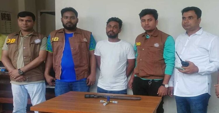 নরসিংদীতে অস্ত্র-গুলিসহ ১৪ মামলার আসামী গ্রেপ্তার নরসিংদীতে অস্ত্র-গুলিসহ ১৪ মামলার আসামী গ্রেপ্তার