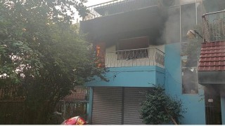 নরসিংদীতে বিএনপি নেতা খোকনের বাসভবন ও জেলা বিএনপির কার্যালয়ে ফের আগুন