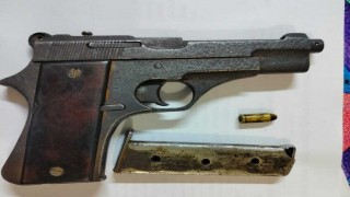 রায়পুরার বাঁশগাড়ীতে ১৪ মামলার আসামীসহ ২ জন গ্রেপ্তার, অস্ত্র ও গুলি উদ্ধার