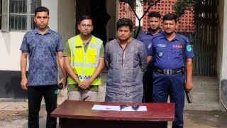 পলাশে রিভলবার ও গুলিসহ একজন গ্রেপ্তার