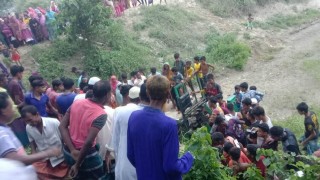 নিলক্ষায় বস্তাভর্তি নসিমন খাদে পড়ে চালক নিহত