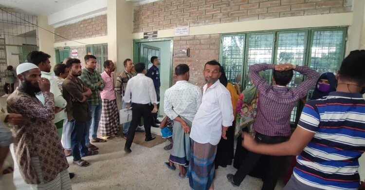 নরসিংদীতে স্ত্রী ও ১৬ মাসের সন্তানকে জবাই করে হত্যা: স্বামীর মৃত্যুদণ্ডাদেশ নরসিংদীতে স্ত্রী ও ১৬ মাসের সন্তানকে জবাই করে হত্যা: স্বামীর মৃত্যুদণ্ডাদেশ