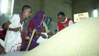 নরসিংদীতে বিদ্যানন্দের “দুই মিনিটে বাজার “ থেকে ১০ টাকায় ব্যাগ ভর্তি নিত্যপণ্য