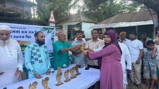 করিমপুরে মেধাবী শিক্ষার্থীদের সম্মাননা স্মারক প্রদান