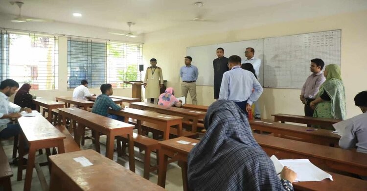 জেলা রাজস্ব প্রশাসনের অফিস সহায়ক পদের নিয়োগ পরীক্ষা অনুষ্ঠিত জেলা রাজস্ব প্রশাসনের অফিস সহায়ক পদের নিয়োগ পরীক্ষা অনুষ্ঠিত