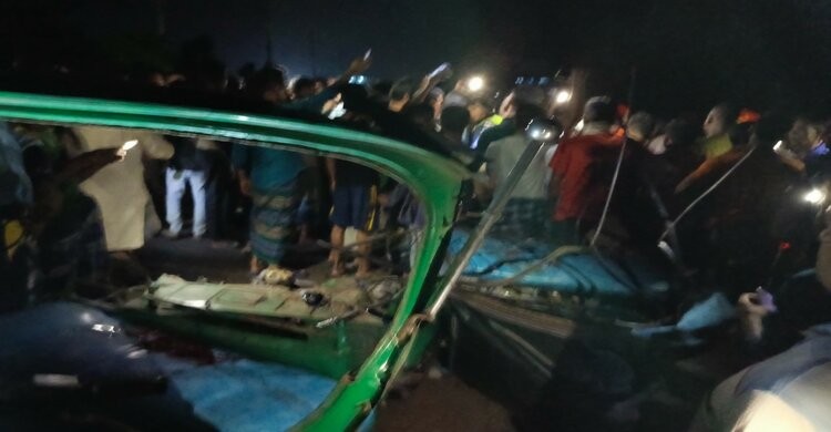 ভিটিমরজালে যাত্রীবাহি বাসের ধাক্কায় অটোরিকশার ৩ যাত্রী নিহত, আহত ৩ ভিটিমরজালে যাত্রীবাহি বাসের ধাক্কায় অটোরিকশার ৩ যাত্রী নিহত, আহত ৩