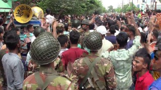 নরসিংদীতে শ্রমিকের লাশ উদ্ধার, প্রতিবাদে ব্যবসায়ীর কারখানা ও বাড়িতে আগুন