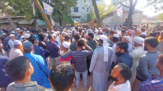 মাজারে ইসলাম বিরোধী কর্মকান্ড বন্ধের দাবিতে বিক্ষোভ