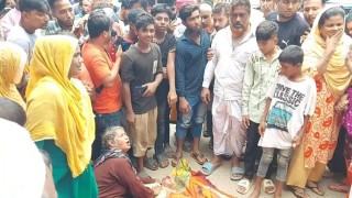 নরসিংদীতে প্রকাশ্যে যুবককে কুপিয়ে হত্যা 