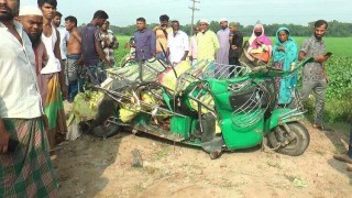 শিবপুরে ট্রাক-সিএনজিচালিত অটোরিকশার সংঘর্ষে চালকসহ ৬ জন নিহত