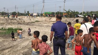 শিবপুরে পুকুর খননের সময় মিলল নারীর অর্ধগলিত মরদেহ 