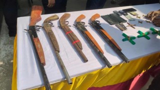 চরাঞ্চলে যৌথ বাহিনীর অভিযানে অস্ত্র গুলি জব্দ, সন্ত্রাসী গ্রেপ্তার চরাঞ্চলে যৌথ বাহিনীর অভিযানে অস্ত্র গুলি জব্দ, সন্ত্রাসী গ্রেপ্তার