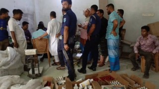 হাসনাবাদ বাজারে নকল কীটনাশক জব্দ, ব্যবসায়ীকে জরিমানা হাসনাবাদ বাজারে নকল কীটনাশক জব্দ, ব্যবসায়ীকে জরিমানা